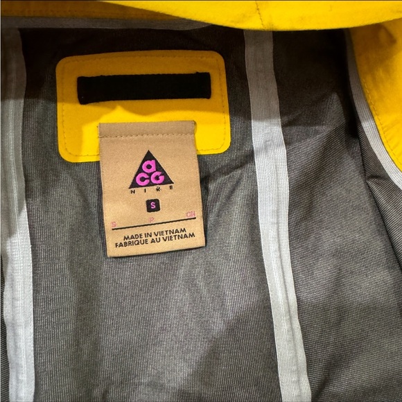 Nike Men's rare Nike ACG Gore-tex Waterproof Zipper Hooded lightweight jacket - Picture 13 of 13